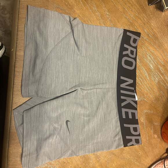 Nike Pro Shorts Women's Dri-FIT Training Athletic Compression Shorts - Picture 1 of 2
